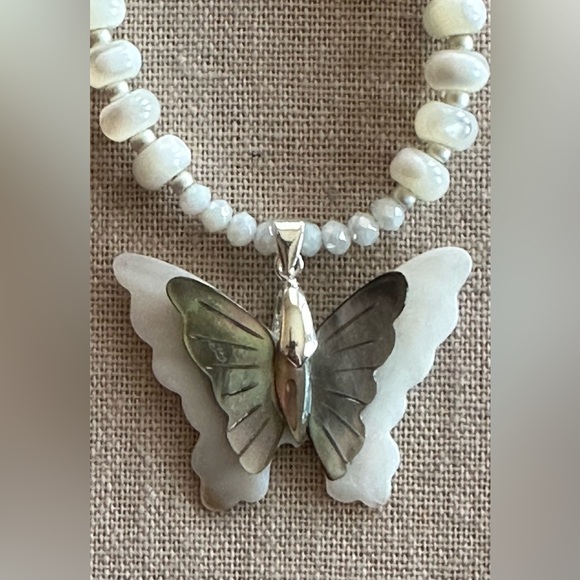 18-1/2 inch Mother of Pearl bead Necklace NWOT - Picture 2 of 10